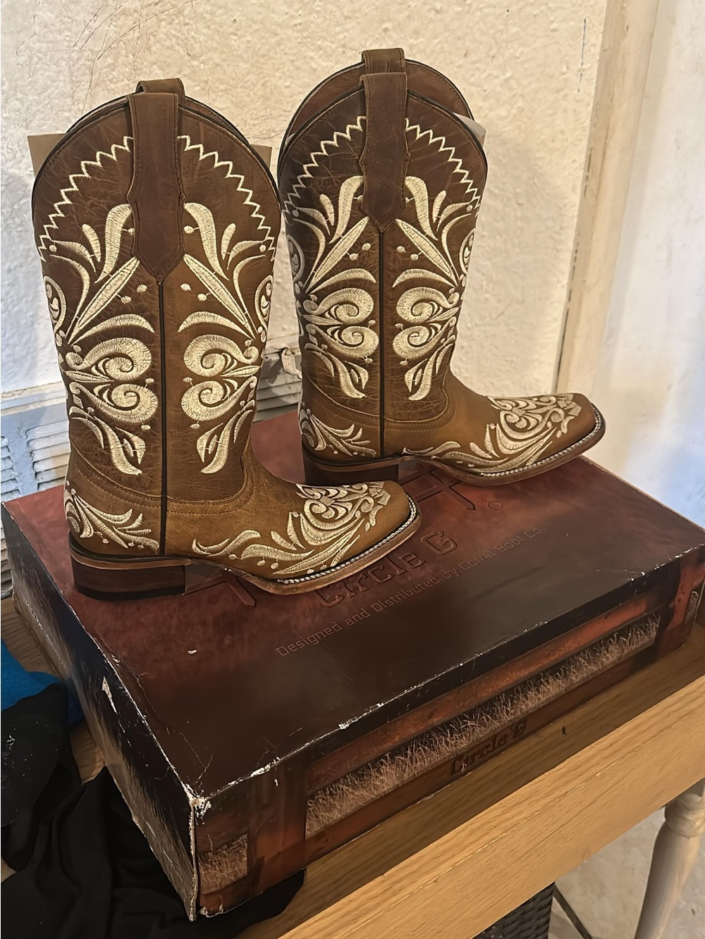 Circle G Brown Western Embroidered Heeled Boots with Cream Floral Stitching